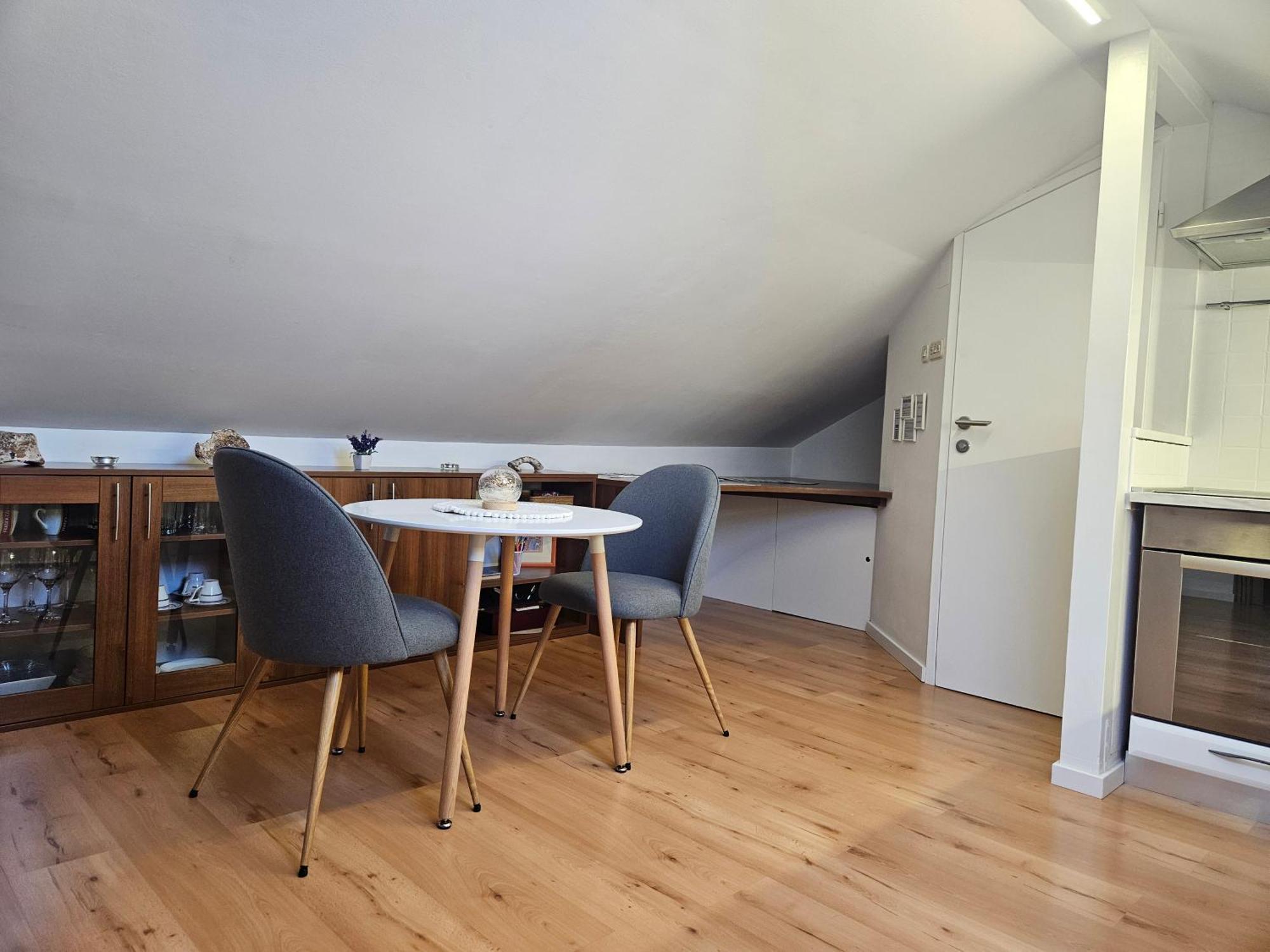 Lovely Attic Apartman-Melani Zara Esterno foto
