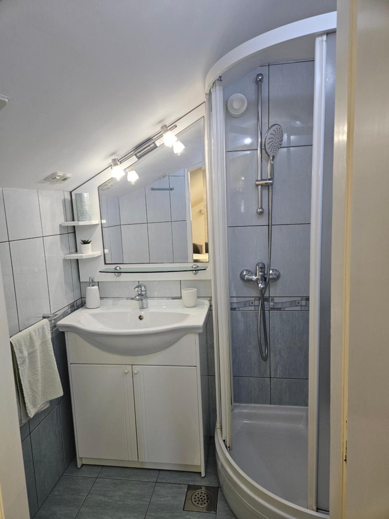 Lovely Attic Apartman-Melani Zara Esterno foto