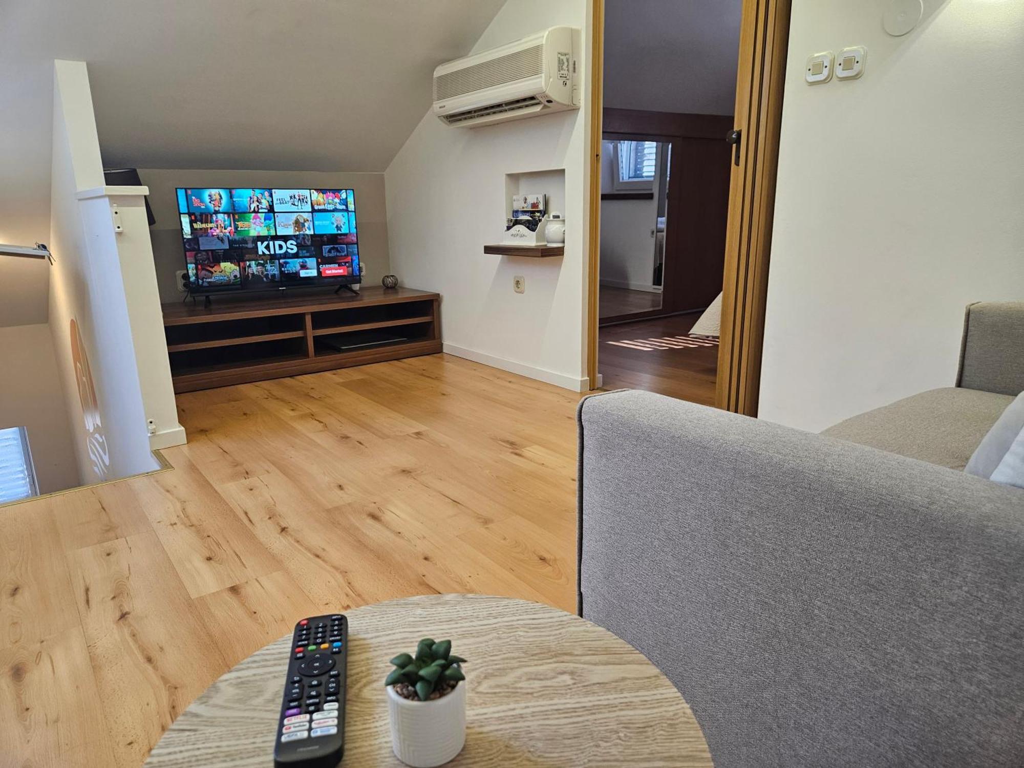 Lovely Attic Apartman-Melani Zara Esterno foto