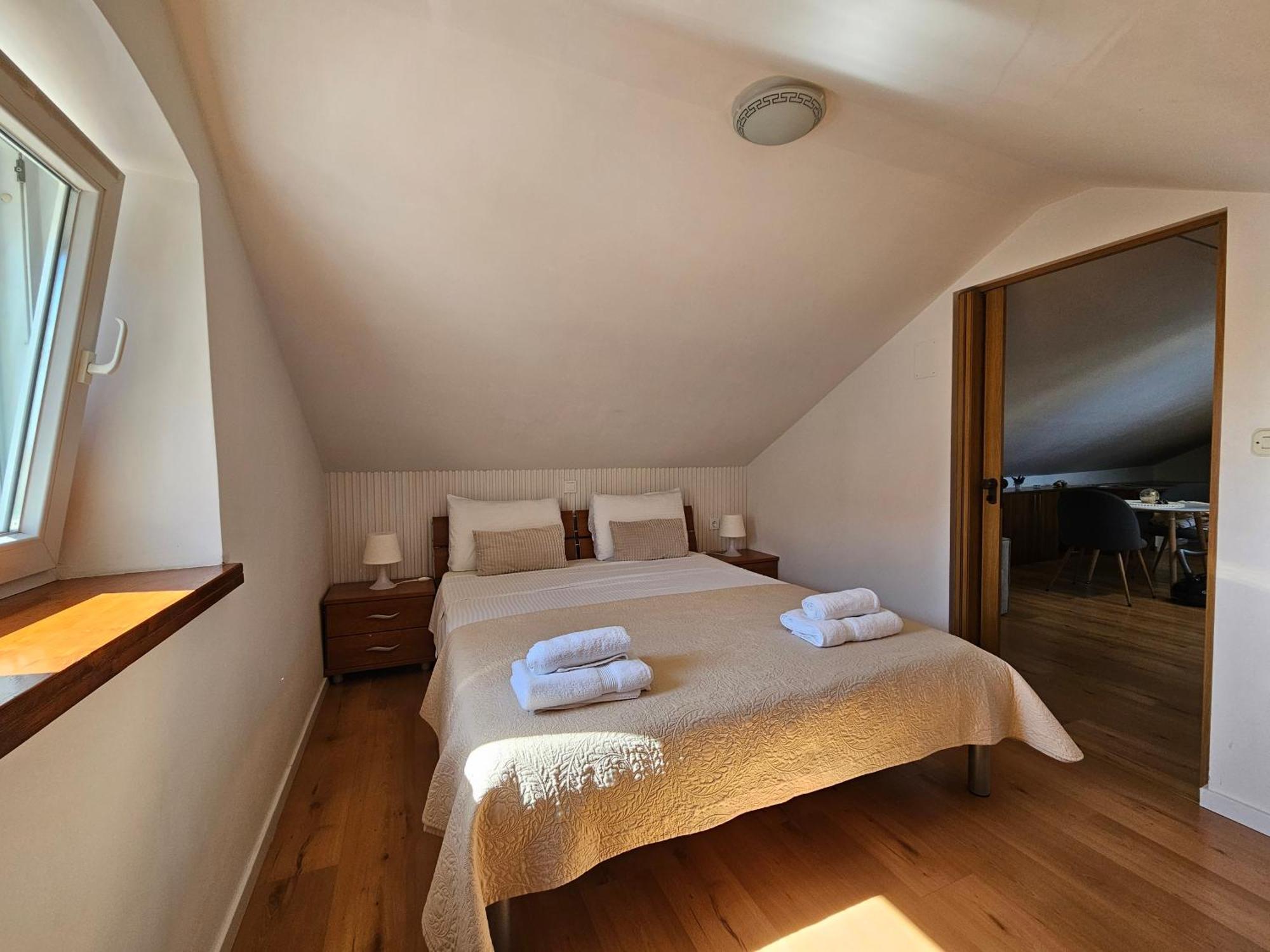Lovely Attic Apartman-Melani Zara Esterno foto