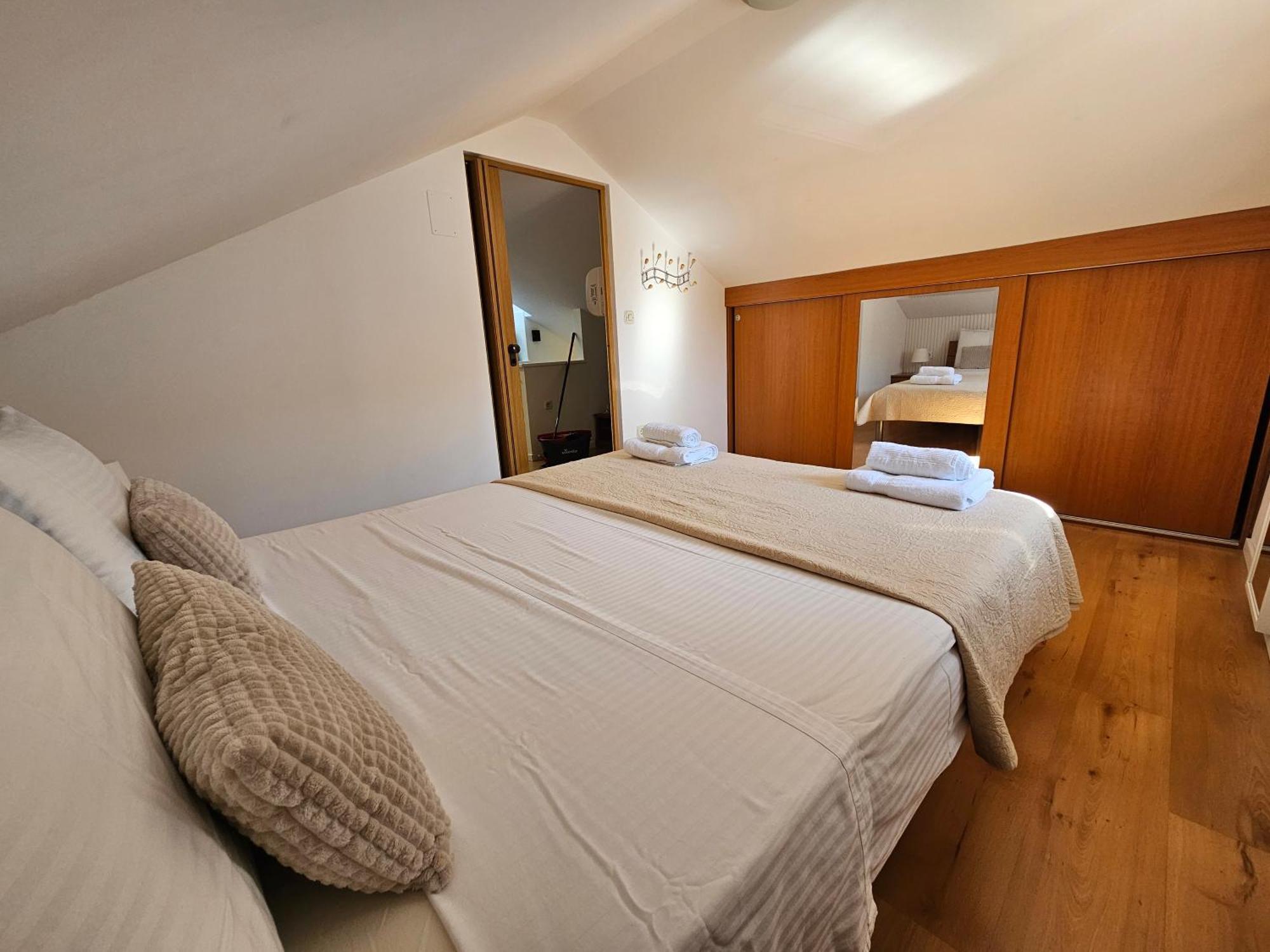 Lovely Attic Apartman-Melani Zara Esterno foto